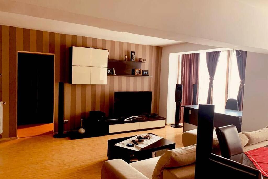 Cozy 2 Rooms Apartment Close To City Center ブカレスト エクステリア 写真